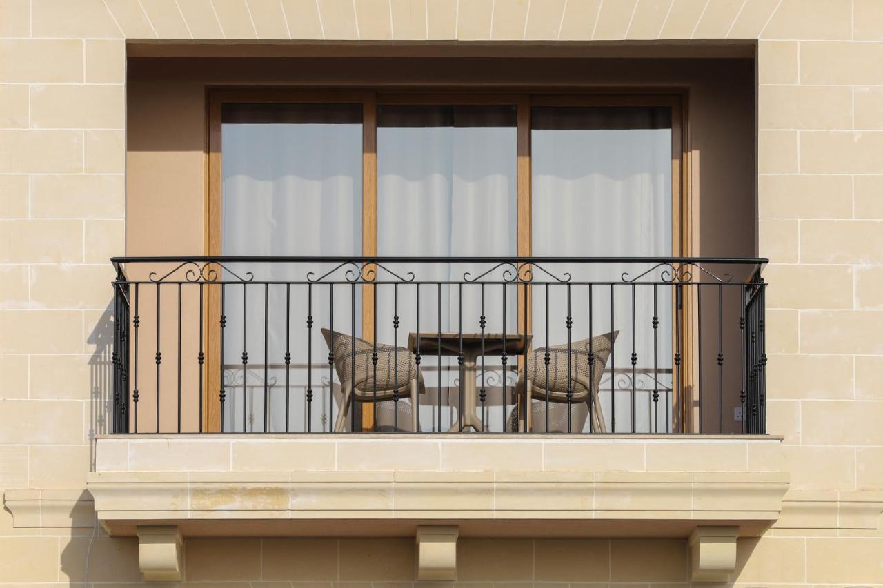 Gem Beachfront Apt With Amazing Bay And Sea Views Birzebbuga Exterior foto